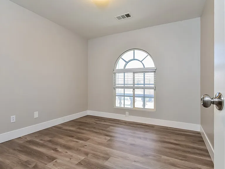 9854 Silver Chaps Ct — Photo 14