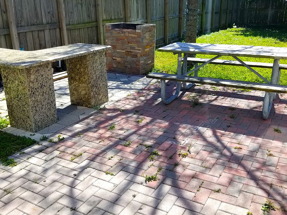 2nd image of 204 NW 15th Ct