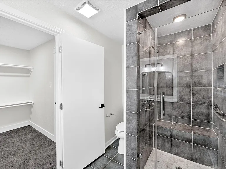 535 Elton St — Photo 9