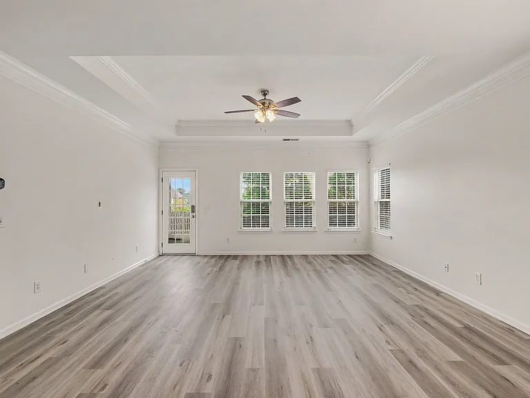 1046 Hemlock Dr — Photo 25