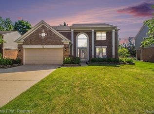 7140 Oakleaf Ct, Canton, MI 48187