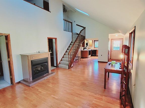 5th image of 816 Martha Dr