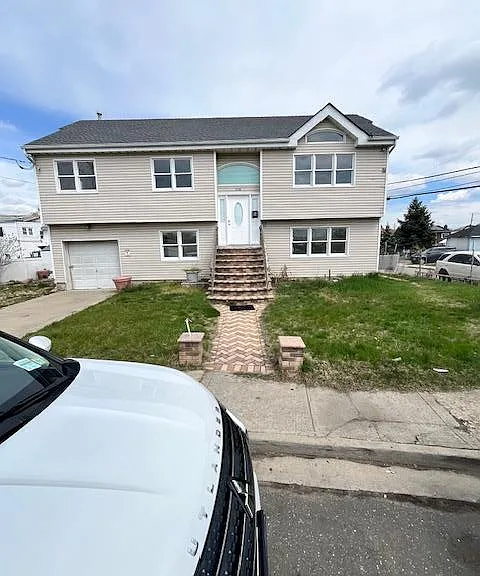 94 Roger Ave — Photo 3