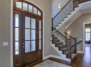 9353 Cedar Reserve Dr, Prairie Village, KS 66207