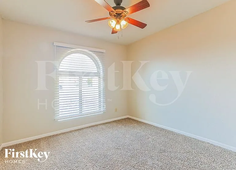 2518 E Don Carlos Ave — Photo 12