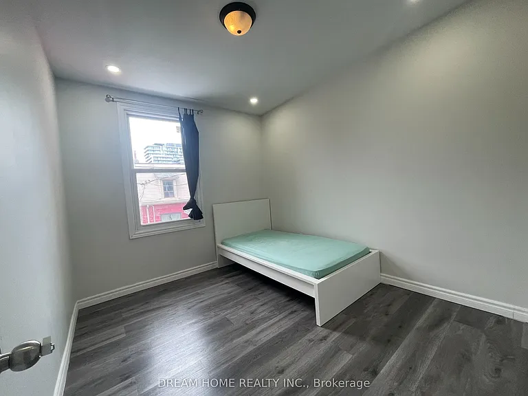 29 Glasgow St #4 — Photo 1