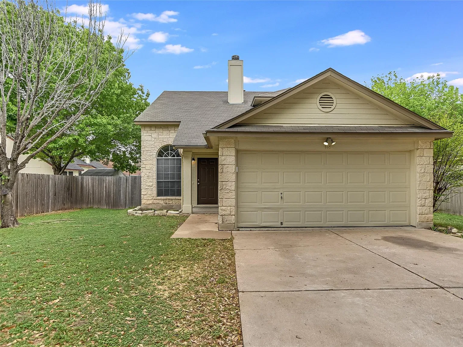 4 bed, 2.5 bath, 1668 sqft, $2,000 — Photo 2