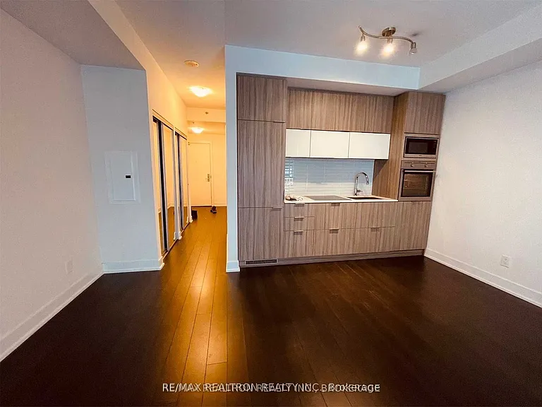 318 Richmond St W #1710 — Photo 5