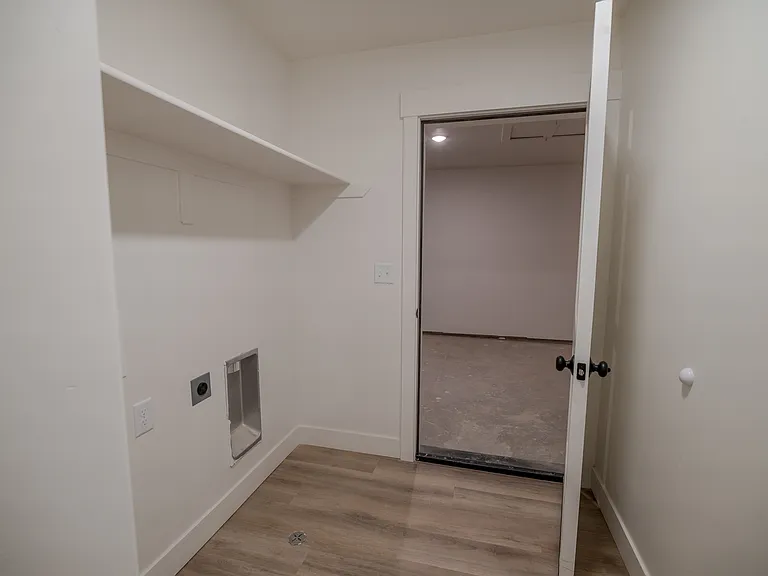 674 E 500 N — Photo 18