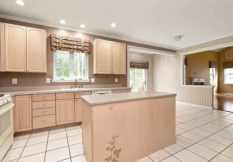 6 Woodfield Ct — Photo 5