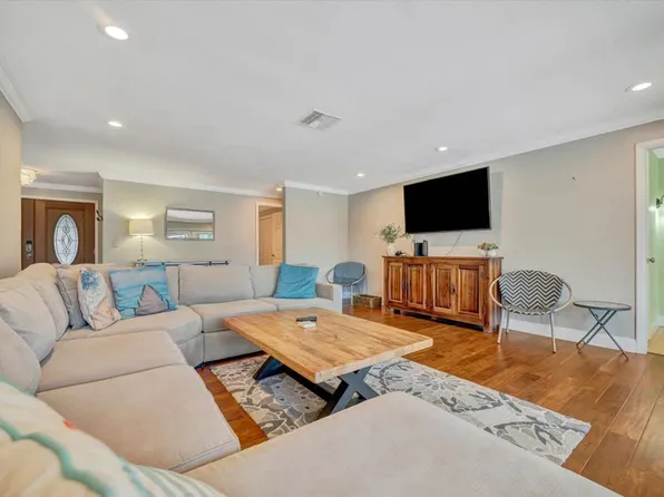 14914 Crown Dr #Id1052908p, Largo, FL 33774