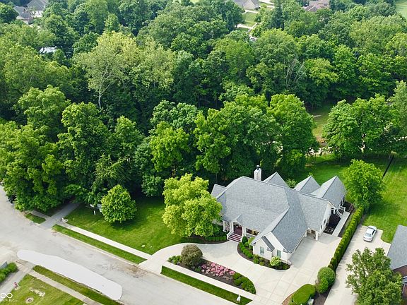 3rd image of 7106 Royal Oakland Dr
