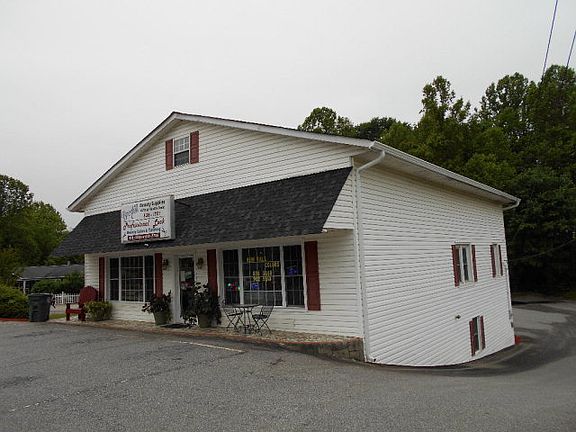 2nd image of 271 Boone Trl