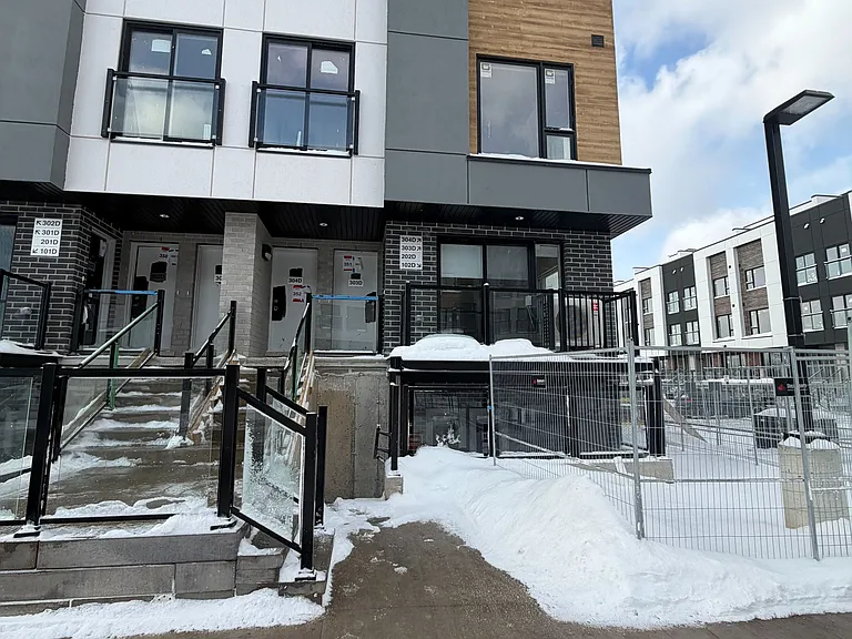 16 Melbourne Ave — Photo 1
