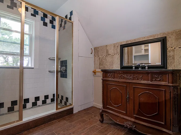305 Central St — Photo 21