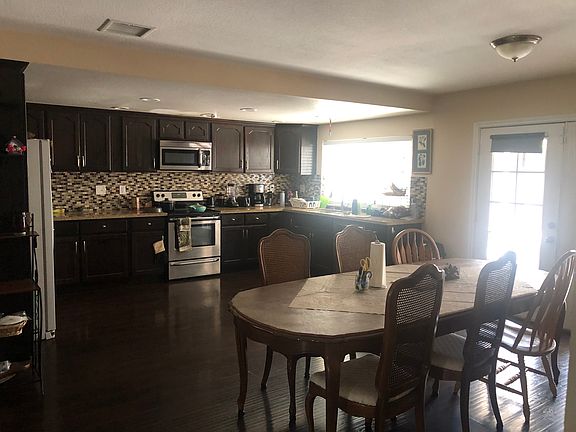 Full Large Spacious Kitchen