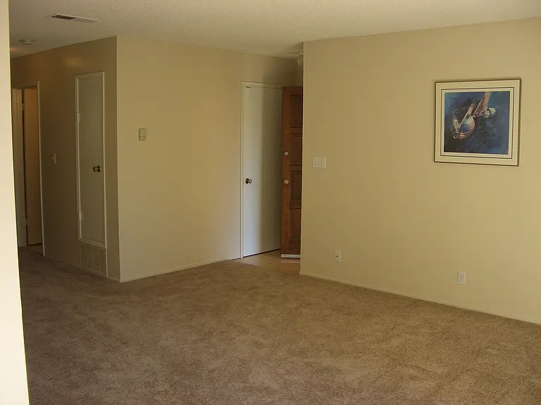 Mira Loma Apartments — Photo 27