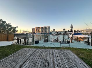 222 Dolphin Pt APT A, Clearwater Beach, FL 33767