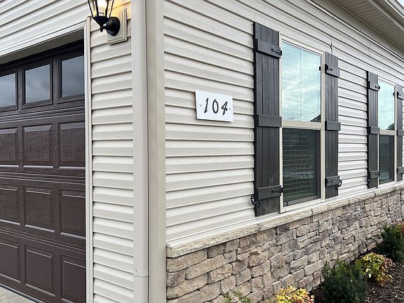 4th image of 104 Republic St