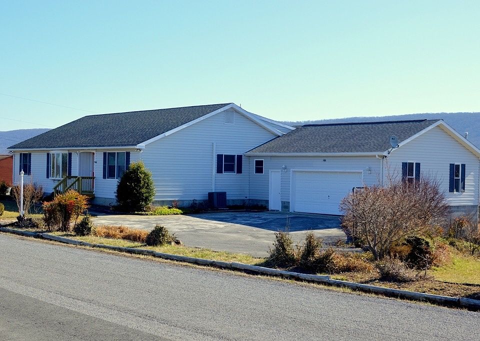 3 Bed/2 bath/2 car garage on 3 acres