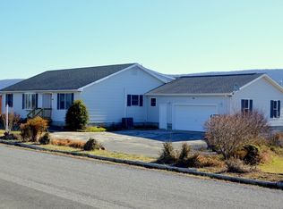 4149 Highland Ridge Rd, Berkeley Springs, WV 25411