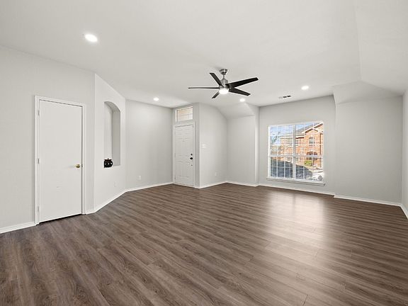 3rd image of 9825 Maryville Ln