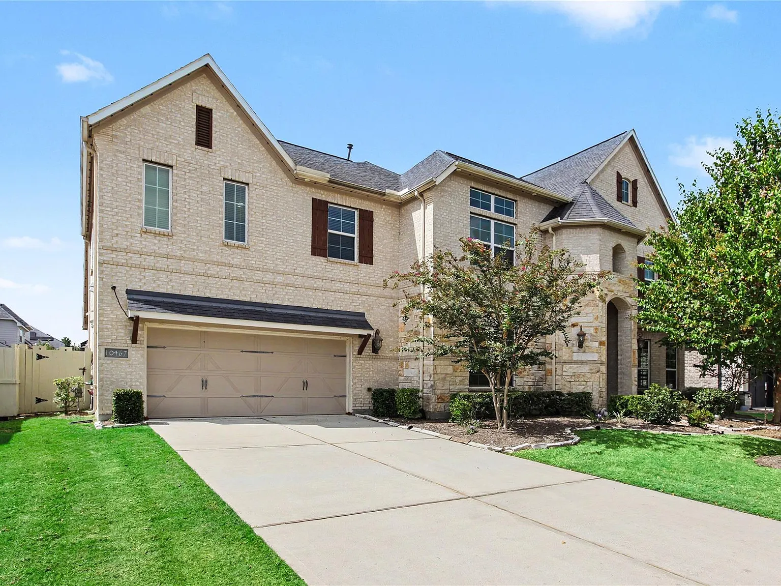 4 bed, 3.5 bath, 4529 sqft, $5,000 — Photo 2