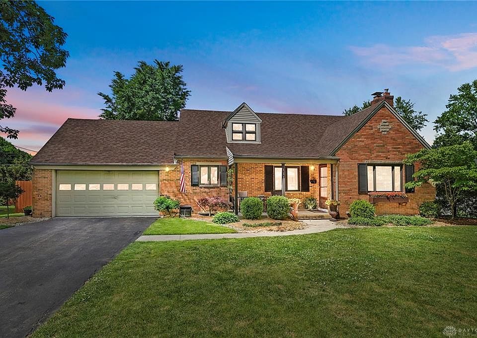 1st image of 111 Castle Dr
