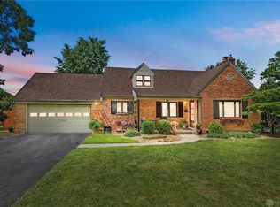 111 Castle Dr, Dayton, OH 45429