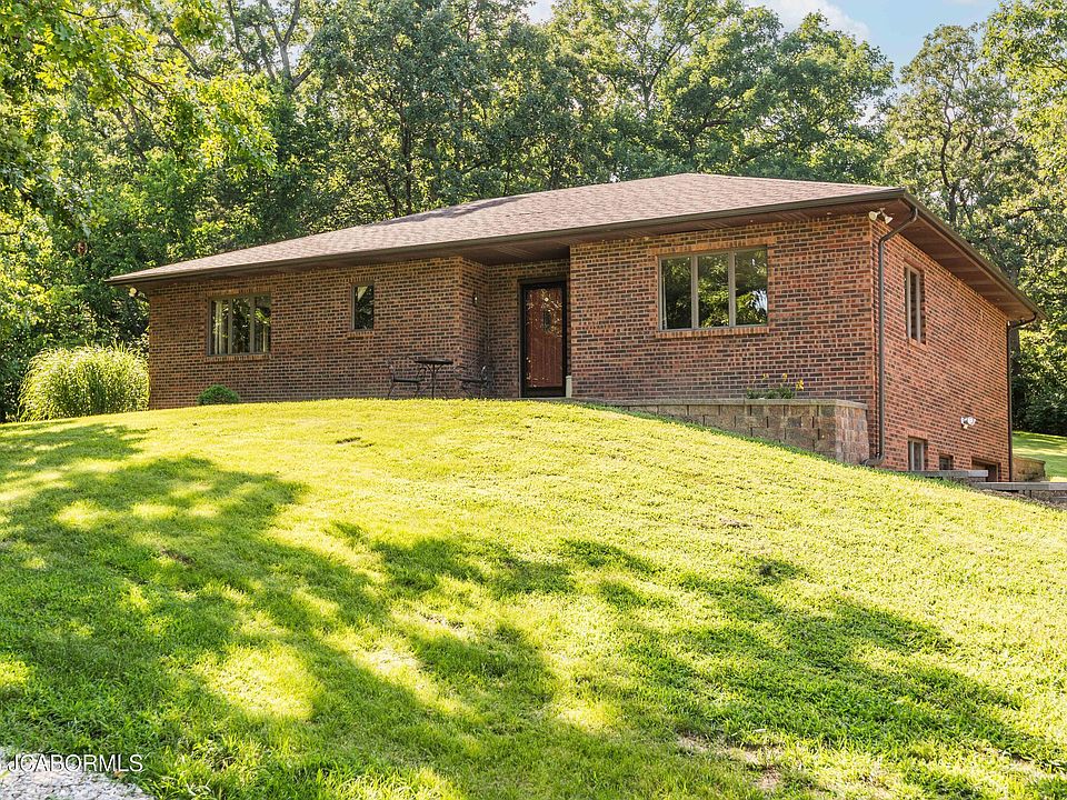 1st image of 2832 Fischer Rd