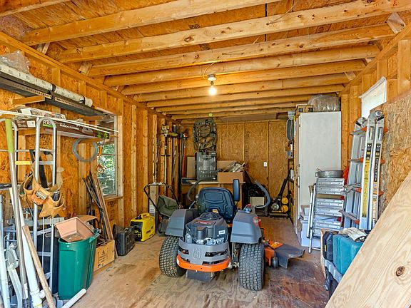 4th image of 506 Charlies Creek Rd
