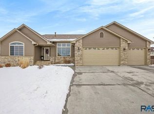 912 N Danielle Dr, Sioux Falls, SD 57103