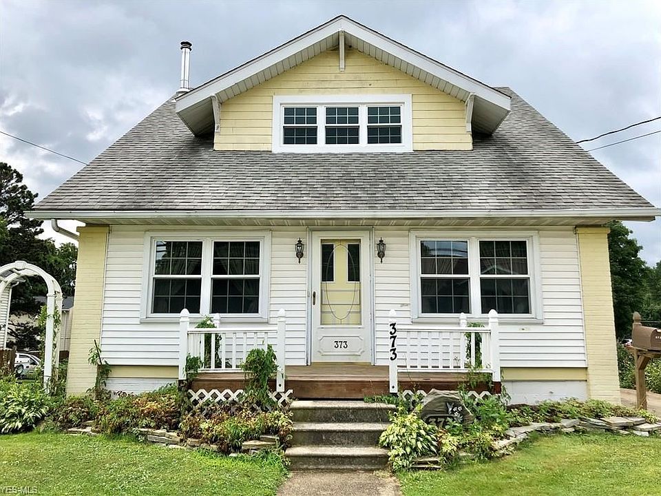 1st image of 373 College St