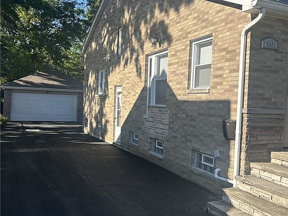 3rd image of 24371 Hartland Rd