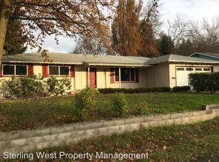882 Valley View Dr, Medford, OR