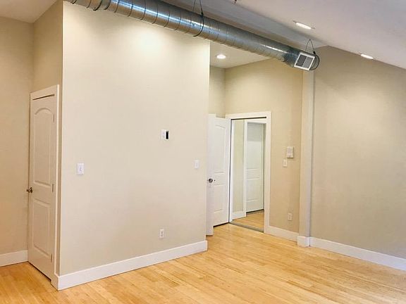 4th image of 2733 Woodburn Ave Unit 402