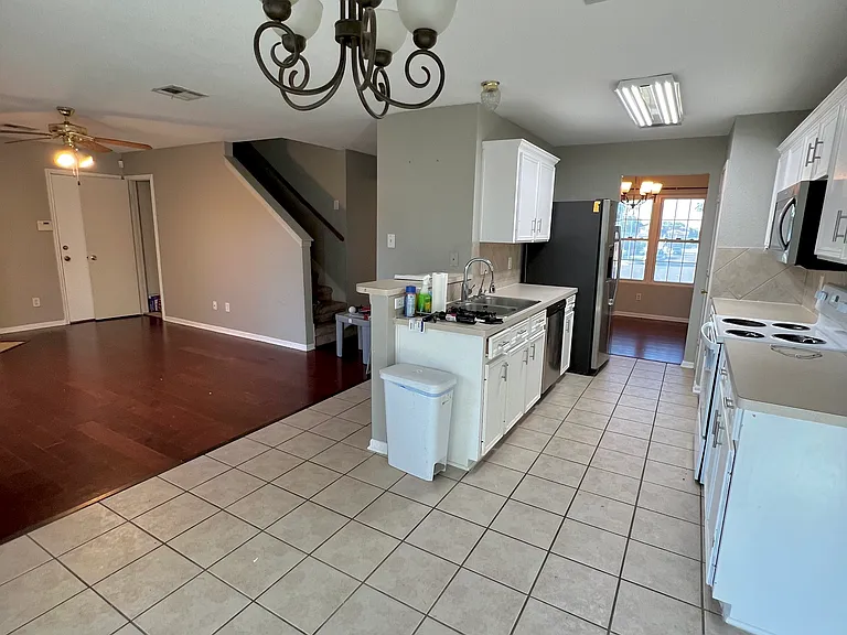 2702 Verbena Loop — Photo 14