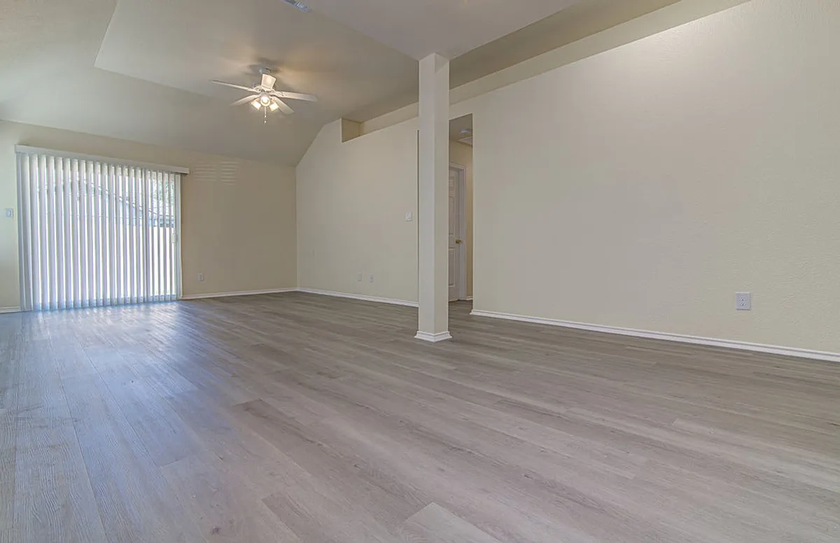 Building Photo - 1604 Southwestern Trl