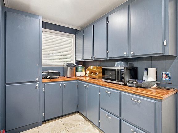 4th image of 121 Fosson Ln