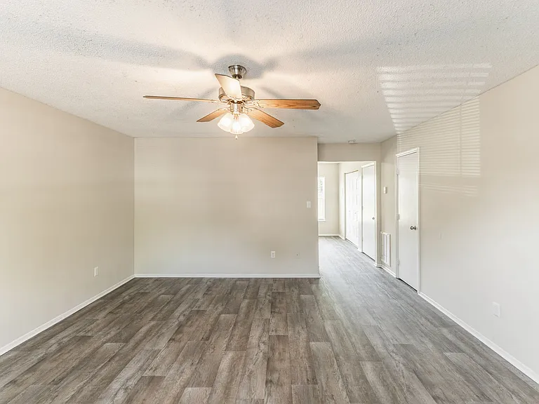 Madison Pines — Photo 18