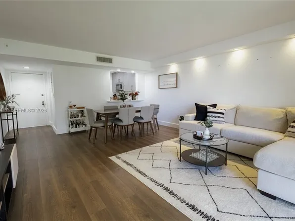 8045 SW 107th Ave APT 212, Miami, FL 33173