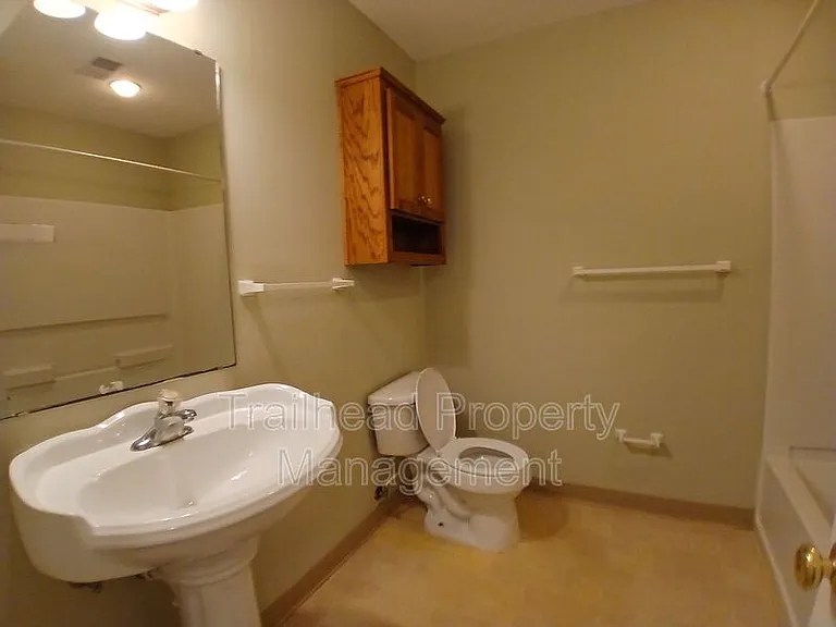 1100 N Noland Rd #D — Photo 14