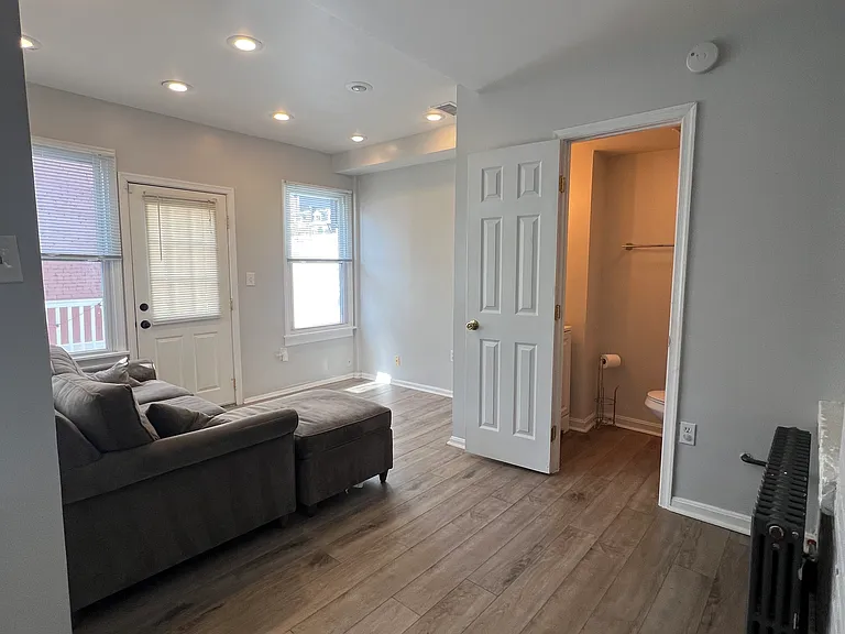 3232 Warder St NW — Photo 8