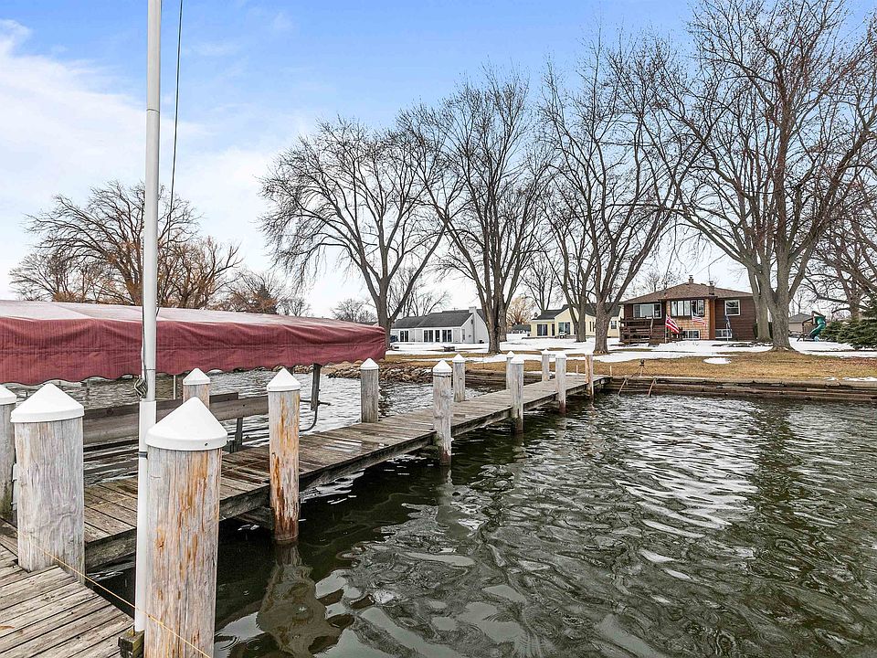 1671 Butte Des Morts Beach Rd, Neenah, WI 54956 MLS 50272104 Zillow