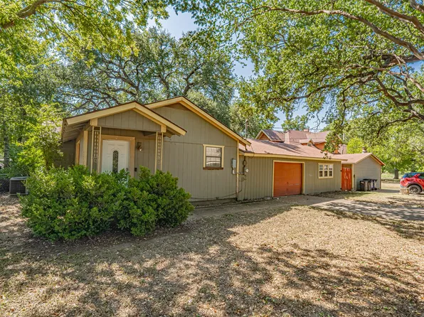 235 Cogdell St, Granbury, TX 76048