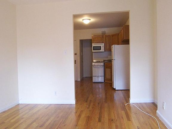 2nd image of 445 W 49th St APT 4D