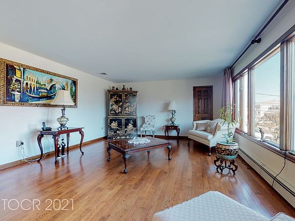 5th image of 431 Taylor Ave