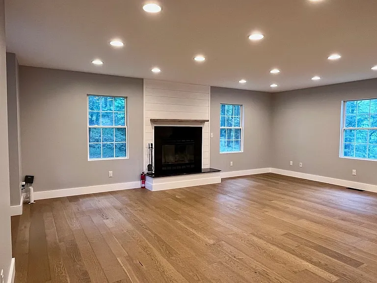 107 Mountain View Dr — Photo 2