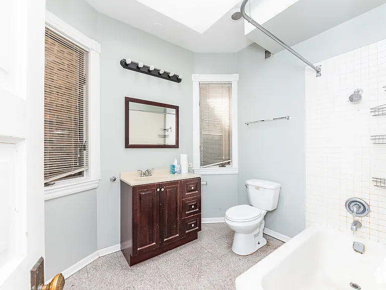 907 W Addison St #2 — Photo 10