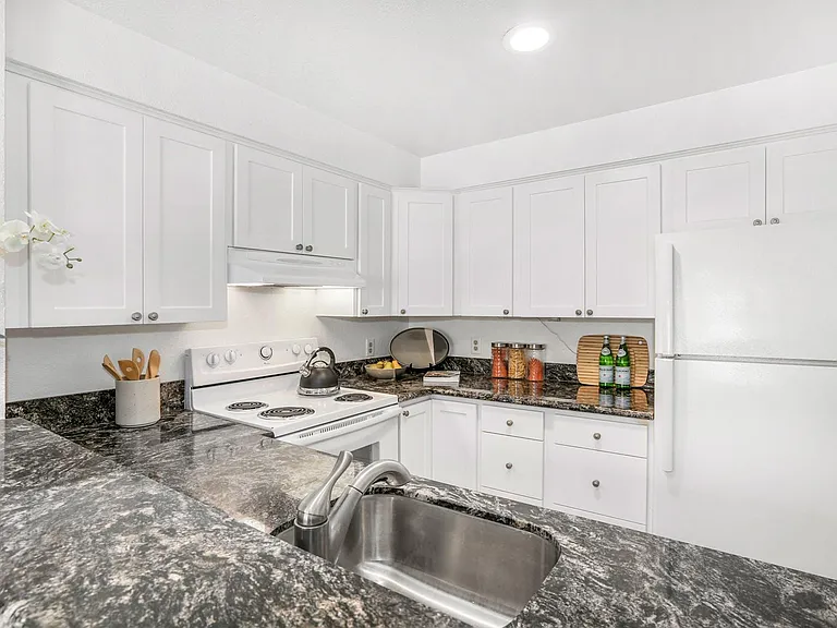 14647 NE 35th St #24 — Photo 8